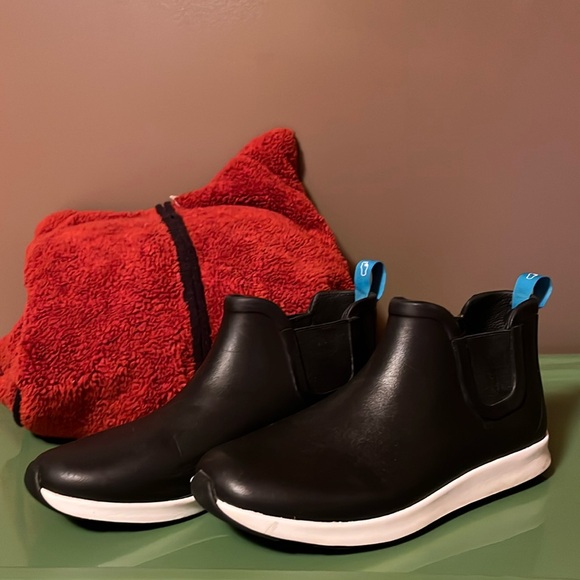 Native Deck Boots - Picture 1 of 6